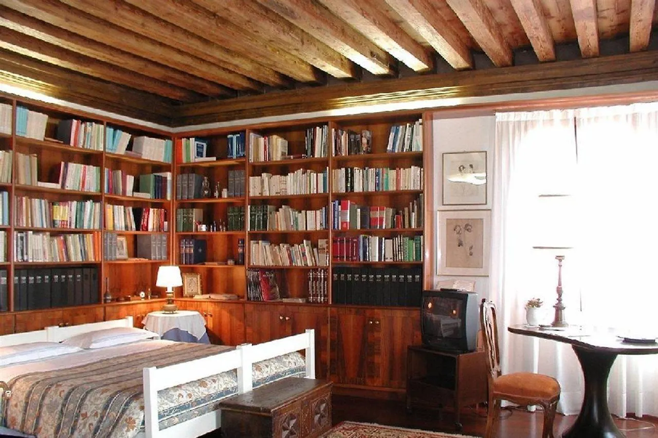 At Home A Palazzo Venice 3*,  Italy