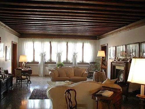 *** Bed & Breakfast At Home a Palazzo Venezia Italia