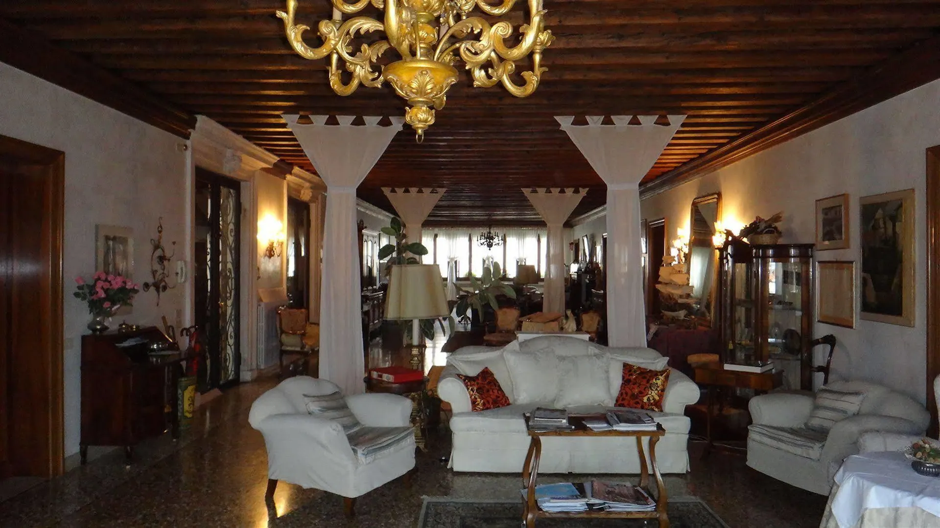At Home A Palazzo Venice Bed & Breakfast